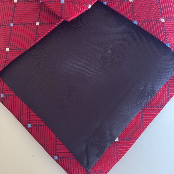 Brooks Brothers Burgundy Pure Silk Tie with Blue & White  Square Design - Picture 4 of 7